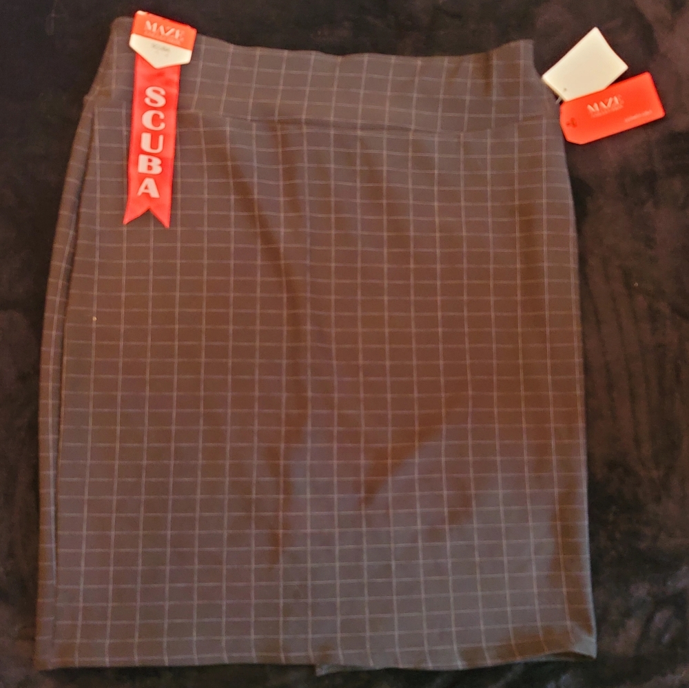 NWT Grey w/ White Pinstripes Skirt (XL)
